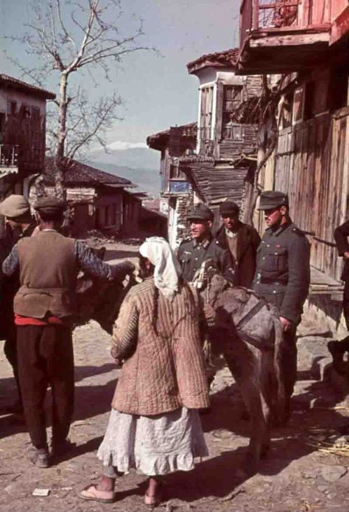 waffenss1972:  Wehrmacht soldiers in a Bulgarian village