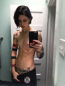 camdamage:I just woke up and slept like shit but my abs say hi