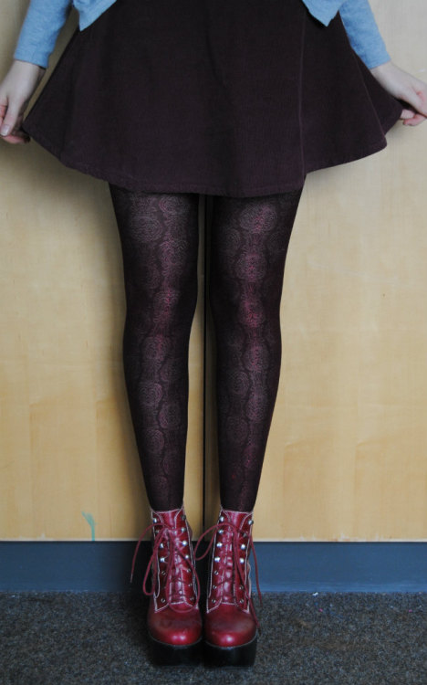 (via Sea of Daisies: Teeth Pendant and Baroque Tights)