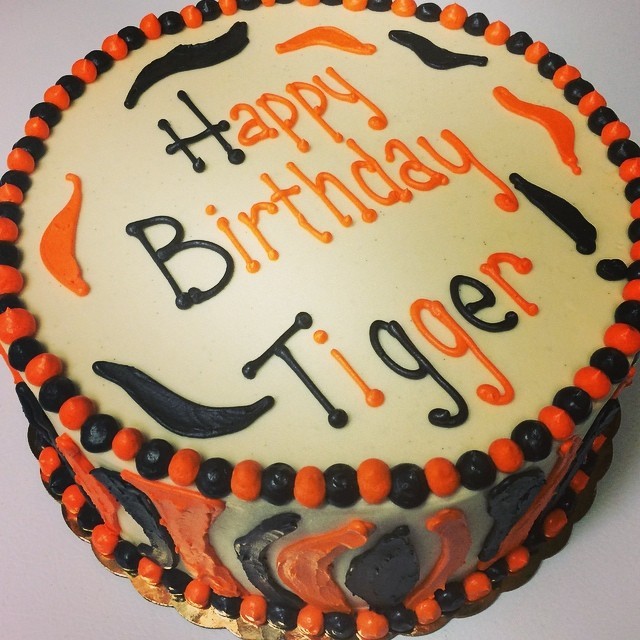 another adorbs #birthdaycake by Trish, this one for our neighbors on Bryn Mawr, @salonecho! #HappyBirthday #Tigger! #CustomCakes #ChicagoCakes #lovelybakeshop #lovelytoo (at Lovely Too)