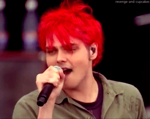 thespiritoflove3:  Gerard Way smile appreciation post