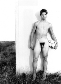 menandsports:  naked soccer boy 