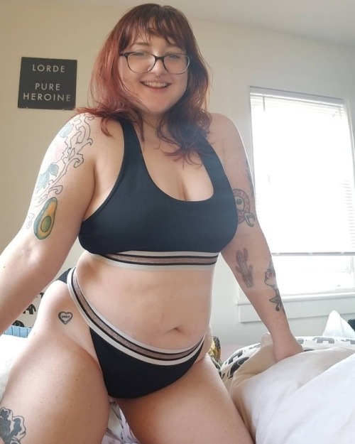 Hi!! I love this set cuz it makes me feel cute n chubby, the elastic highlights my rolls but it&