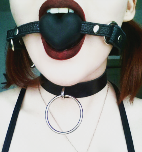 pullmyhair-makemescream:Not the best pictures in the world, but my new heart-shaped ballgag from Bondara is the cutest!!