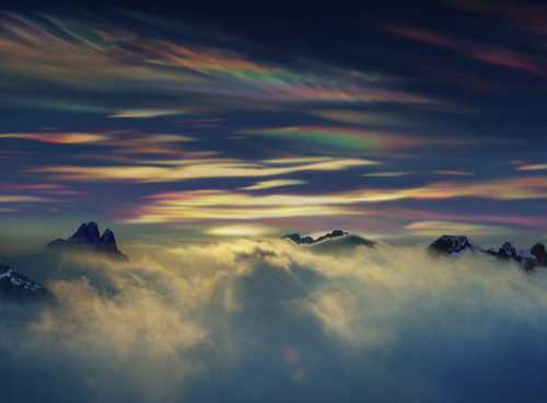 nubbsgalore:photos by per andre hoffmann in antarctica of polar stratospheric clouds, so named becau