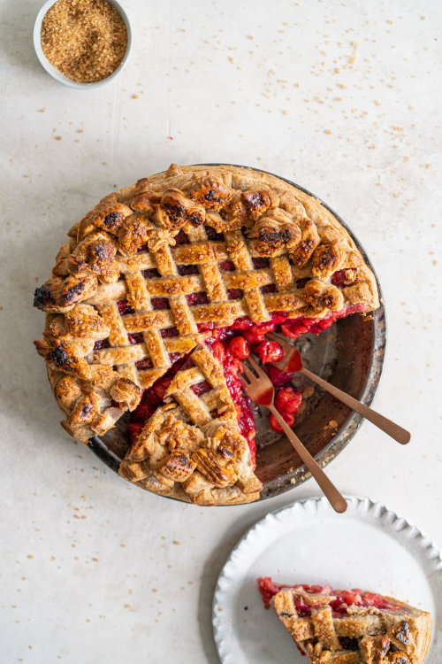 Fullcravings:  Tart Cherry Pie With Spiced Pie Crust