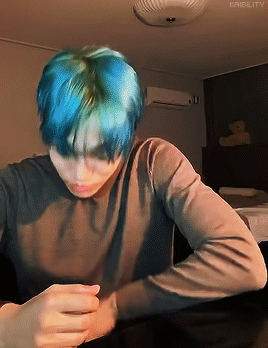kaibility:the softest blue haired  feat. his new  bear hat ♡ 191201, zkdlin IG live.