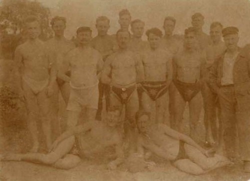 fuckyeahvintageguys:  Tons of Vintage Pics at Fuck Yeah Vintage Guys.Click Here to Follow Fuck Yeah Vintage Guys.