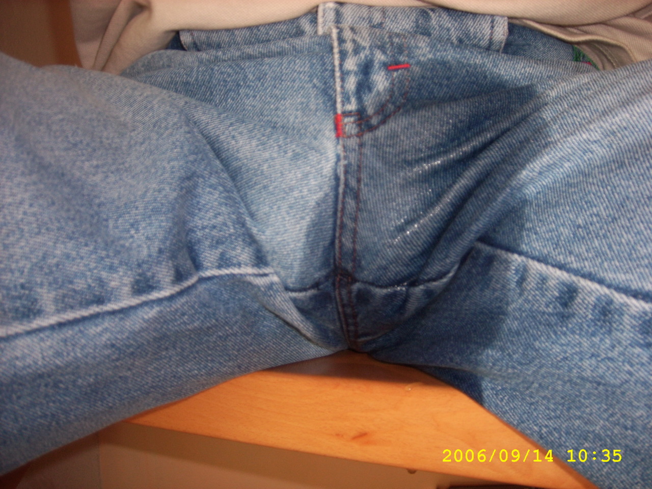 pee-fetish:  i wetting my short jeans. this felt me so horny. 