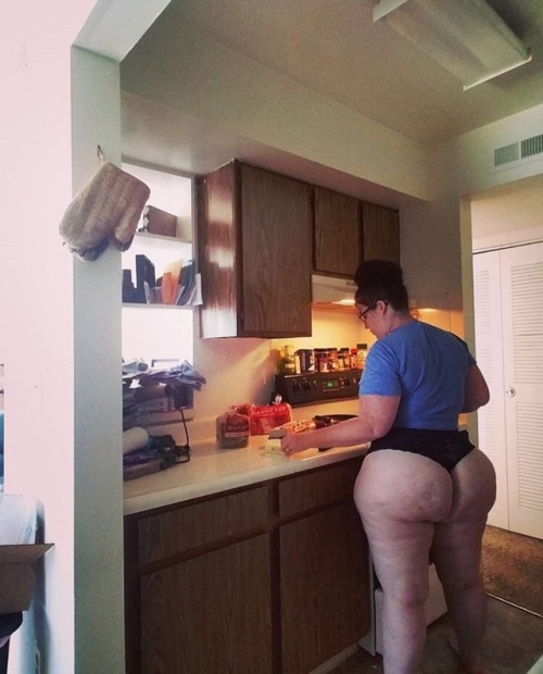 dolemite666: bustans7ii:   snoop110876:  Chunky ass  Ooouuu Netflix and chill booty   OhhhWeee® 