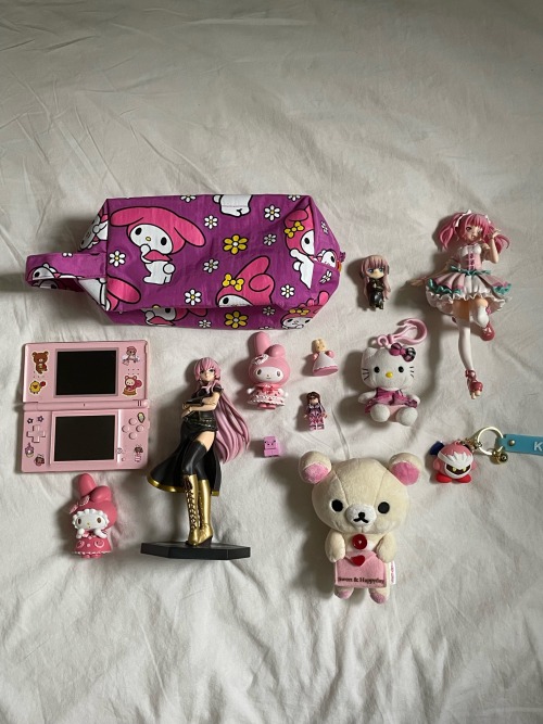 Cute Things In My Room Sorted By Colour (**)