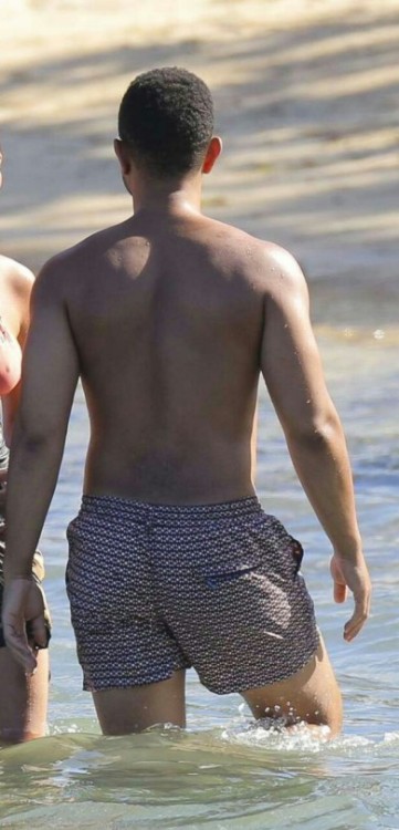 lamarworld1:John Legend booty