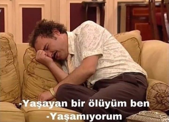 -Yaşayan bir ölüyüm ben...