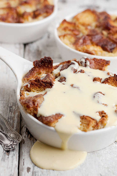 richandglamour: Cinnamon Crunch Bread Pudding with Creme Anglaise  Oh my fuck I’m making this