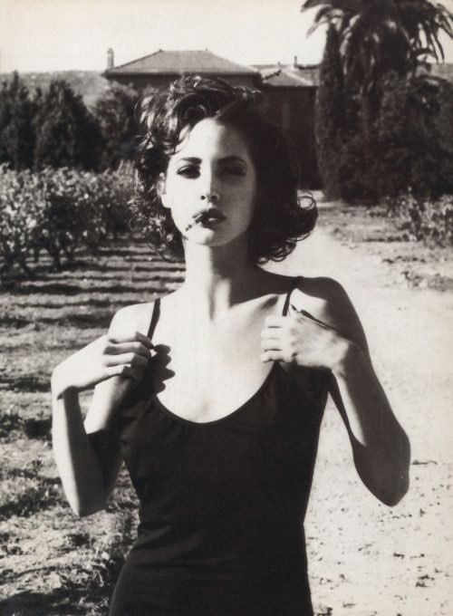 flashesofmagnesium:  Christy Turlington by Ellen von Unworth  