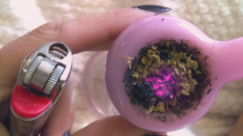 indica-illusions:the fact that i didnt photoshop this and the cherry looks pink