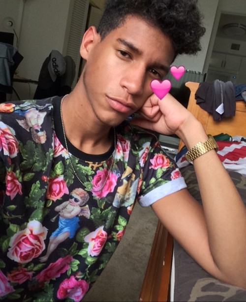 dunkinthesenuts:Is it too late for #BlackOutDay???