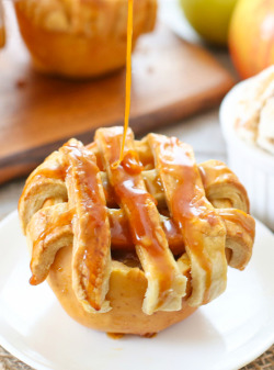 fullcravings:  Apple Pies baked in Apples