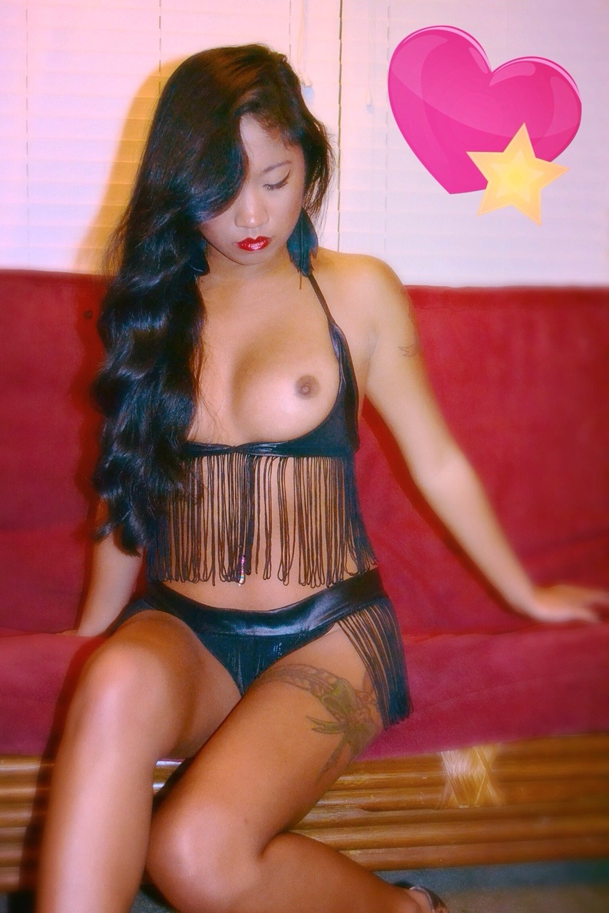 fusterclucked:  ♥(ˆ⌣ˆԅ) mini photo shoot~finally going to show a titty for