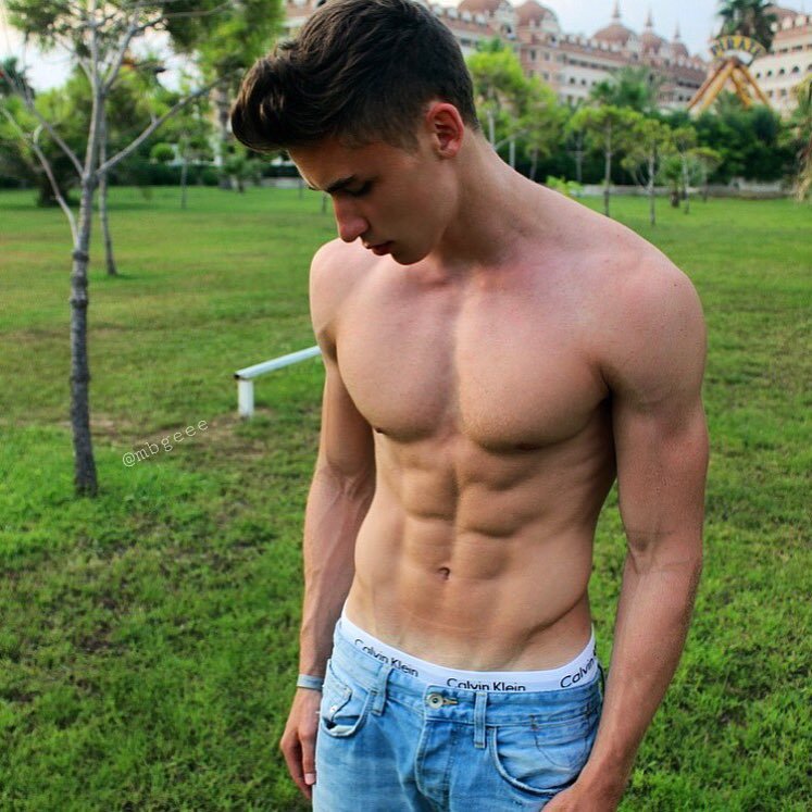   Manu Baumgartner @Mbgeee