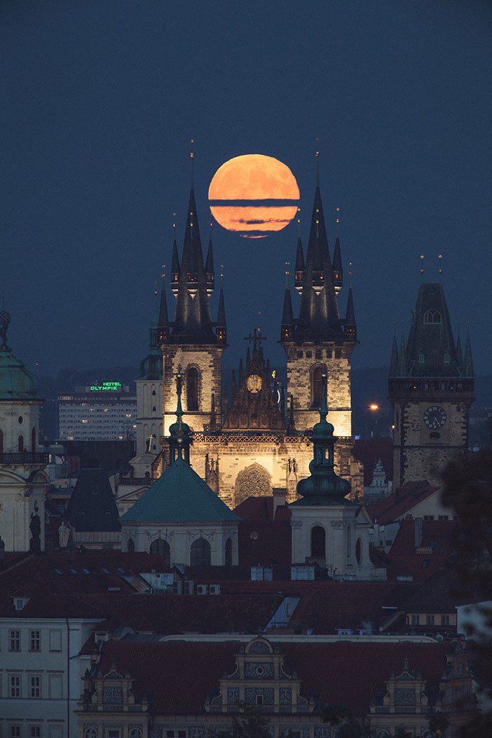 kenobi-wan-obi:  Full Hunter’s Moon over Tyn Church in Prague  &ldquo;Yesterday’s