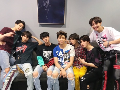 sugakookiesbutbadass: ok but are y'all seeing all the power couples going on here?