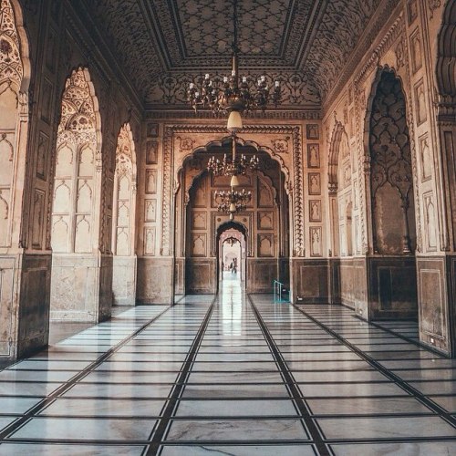 ghostlywatcher:  Badshahi Mosque. Lahore, Pakistan