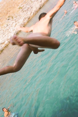 dickspyin:  bareandshare:Nude guy jumping into the water Fuckin’ HOT!!  DickSpyin.tumblr.com