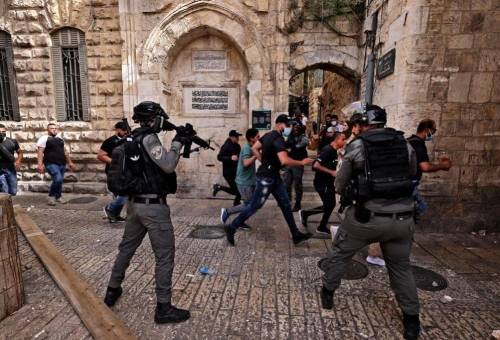 Al-Aqsa Under Attack right now in a brutal way, israel occupation forces attack Palestinian women, t