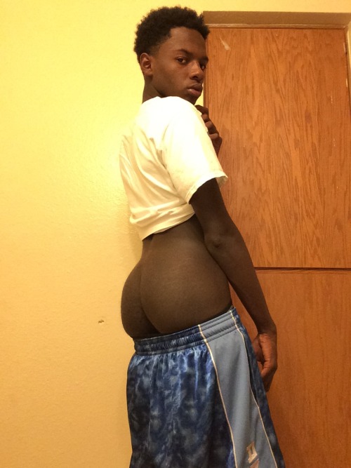 doubleechocolatee18: Lil bootys matter Like&amp; reblog   For more hot pics and videos follow: r