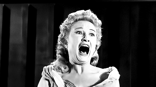 trashfirefallon:  evilsmurfnope:  dessinnoir: House on Haunted Hill dir. William