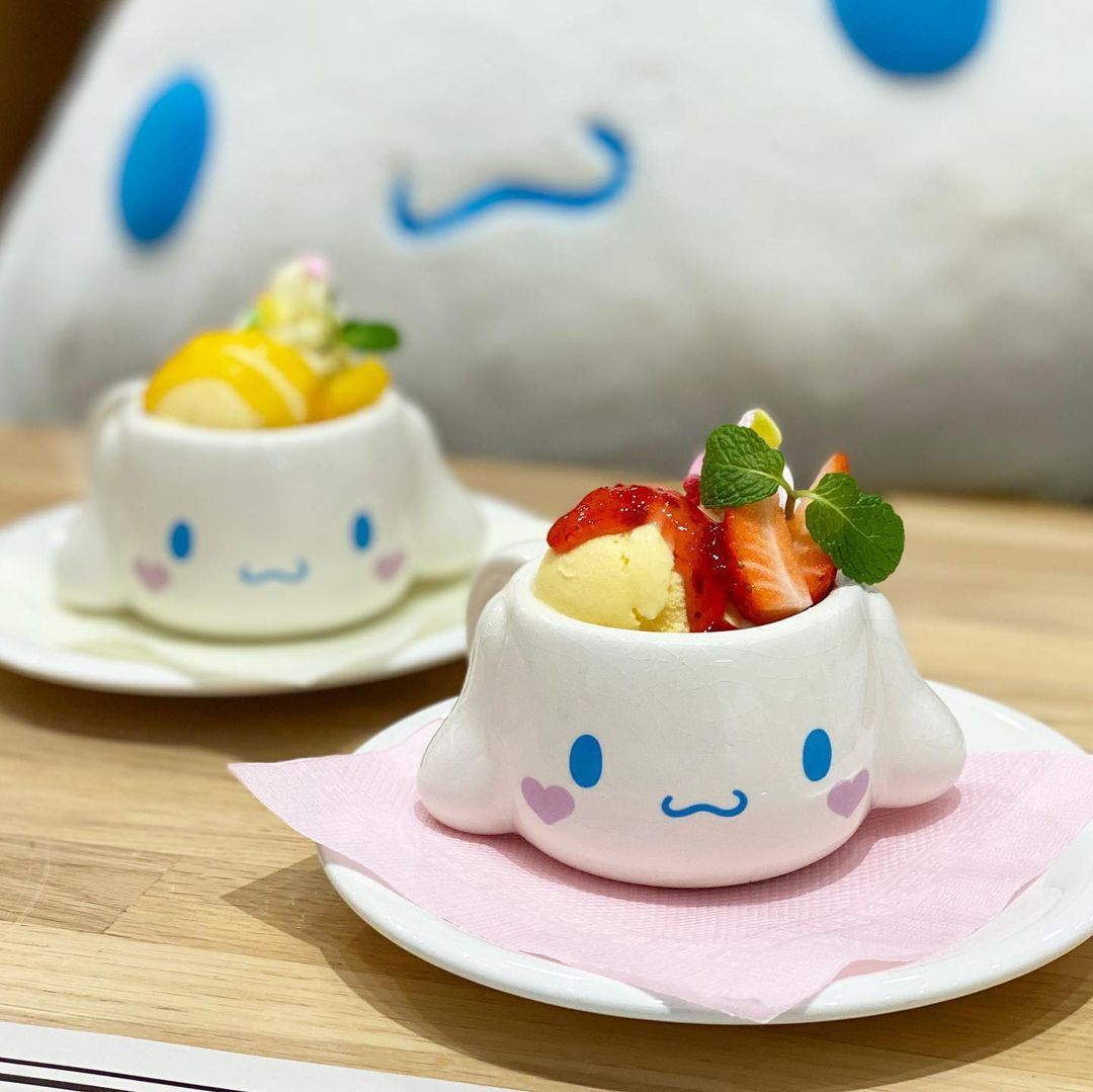 Mango and strawberry ice cream in the cutest #cinnamonrolls cups（^ω ...
