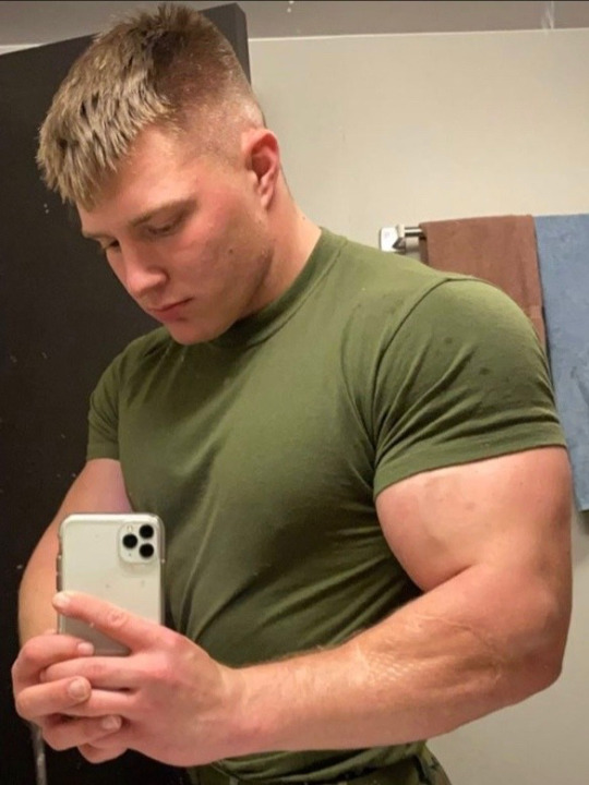 staypumpt  Muscle men, Guy pictures, Big muscles