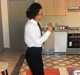 christhepine:tessamaethompson Took a break from galaxy defending on MiB to make shapes to a song som