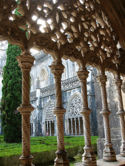 visitheworld:  Mosteiro de Santa Maria da Vitória in Batalha, Portugal (by paula soler-moya). 