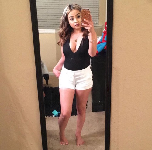 956rgvlatinas: texastributes: Alejandra in Houston TX Wow