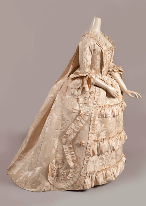 Robe à la française ca. 1760From Cora Ginsburg