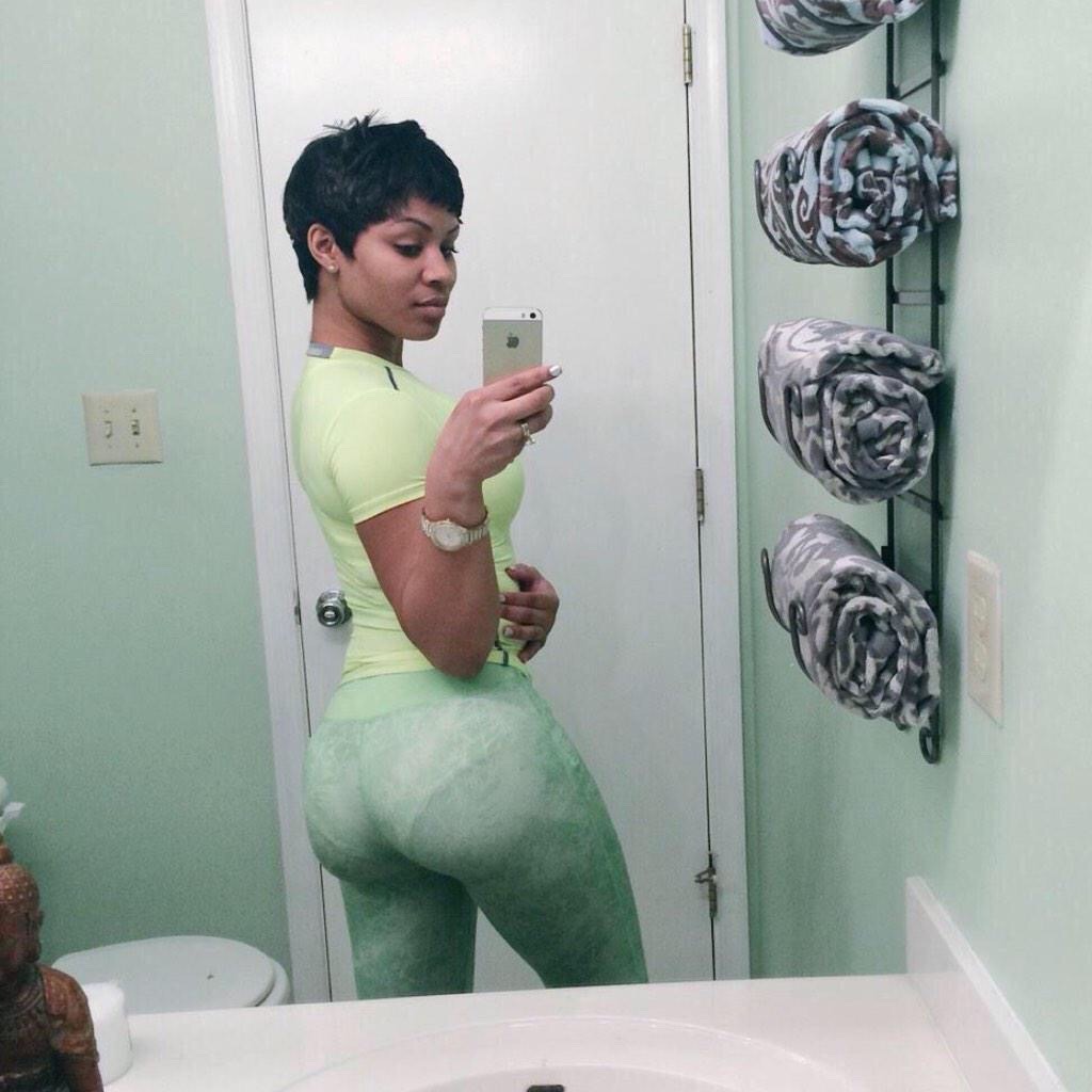 licmlo88:  cakesxpeachesxracksx:  Slim cakes are great  Sexy  Sexxxy fine 