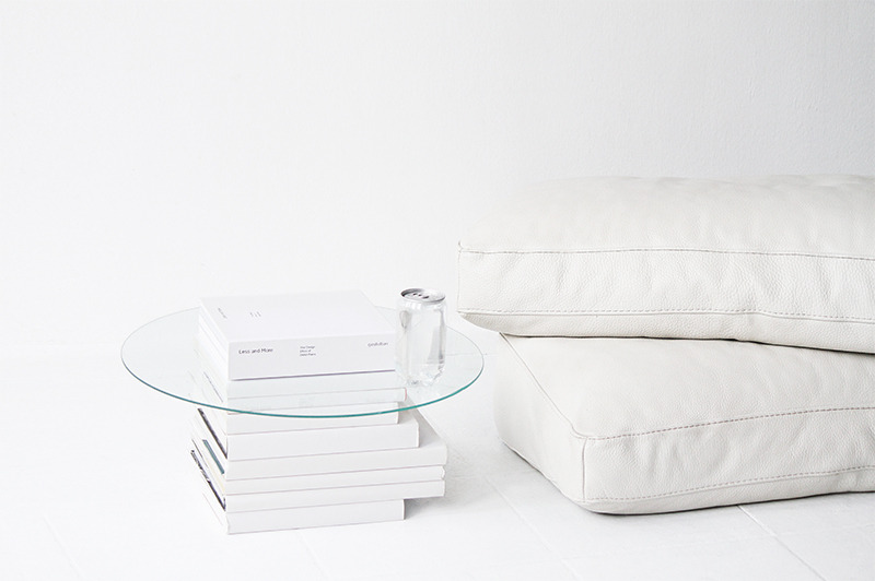 purewhites:White as snow, pale blog x