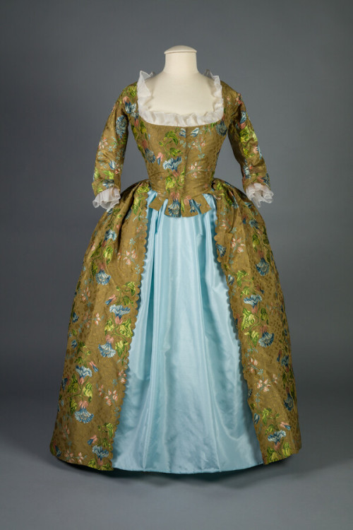 Robe à l’anglaise, 1740′s, remade 1780-85From the Maryland Center for History and