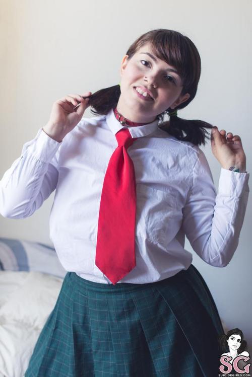 summadamm:  Thick Schoolgirl !!!   Thickest girls on tumblr !! Click here to check my page SUMMA!!!! DAMM !!! like,follow,reblog    Click here for the archive