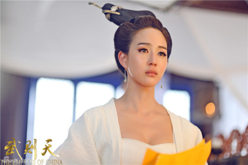 unwinona: crushalltheraspberries: glorious costumes from the upcoming The Empress of China #brb dead