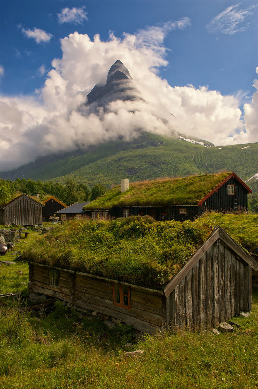 boredpanda:   Pics Of Fairy Tale Architecture From Norway   