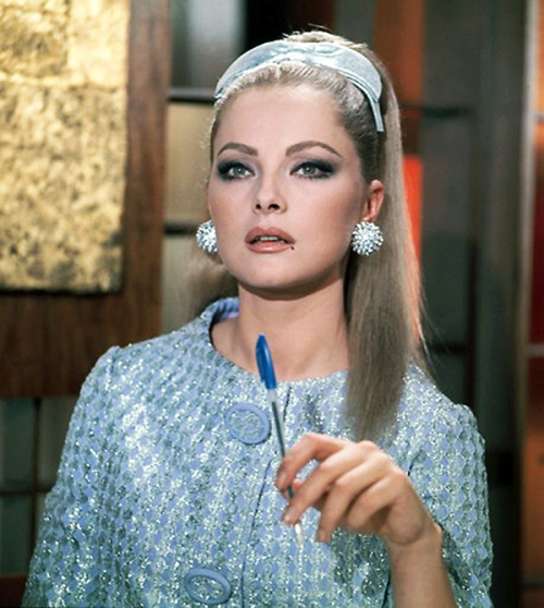 Porn photo Virna Lisihttps://painted-face.com/