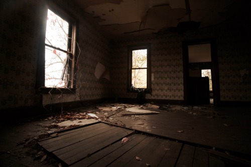 skylerbrownart: abandoned house in rural Ohio - built in 1900 and abandoned sometime within the past