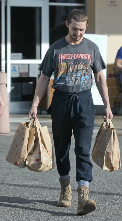 daddyfuckedme:  yoplaitintraffic:  girlwithdeathmask:  My bf Shia carrying my groceries