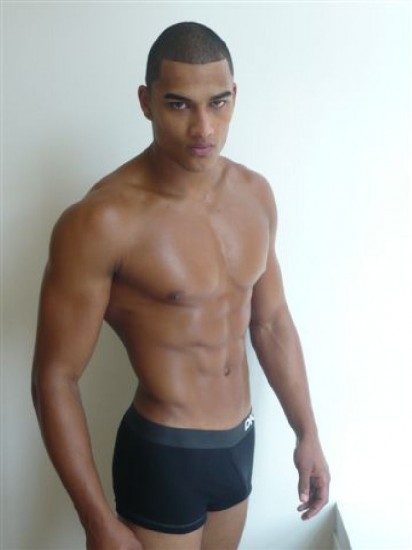 male-celebs-naked:  Rob Evans 3See more here