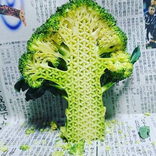 culturenlifestyle: Gaku’s Ethereal Food Carvings Japanese artist Gaku carves fruits and vegetables