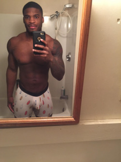 jockguybttm: Damn his dick print is nothing