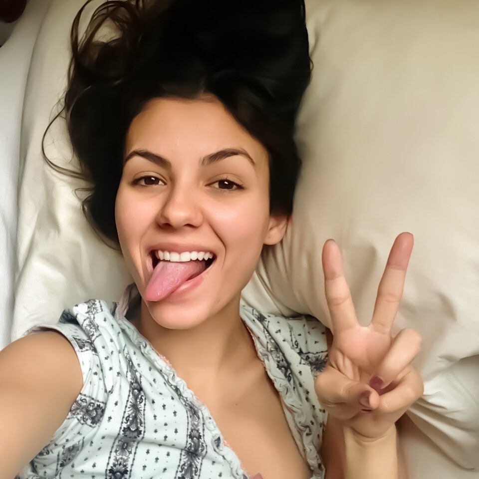 10tripledeuce:  That normally reserved and very conservative Victoria Justice gives